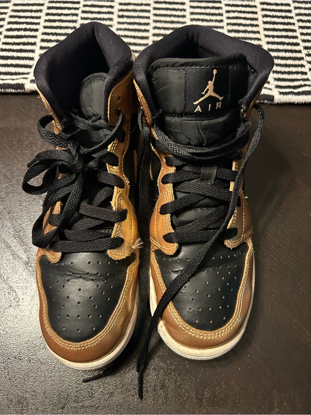 Nike Air Jordan Youth High-Top Sneakers Black and Gold Size 7